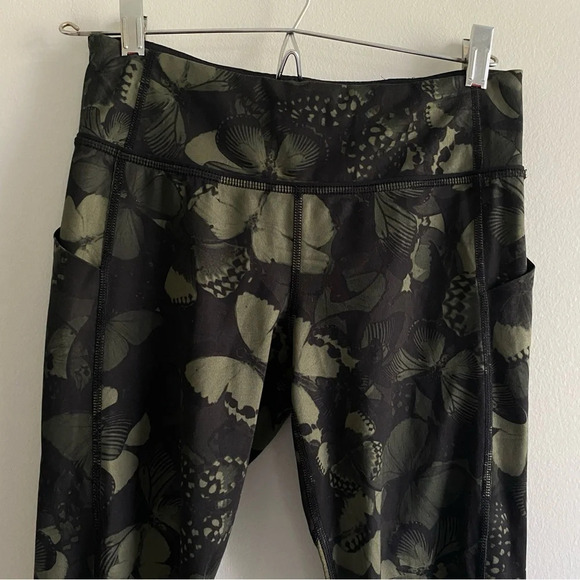 LULULEMON Pace Rival Army Green Camo Butterfly Crop 22” Leggings  Size 4 - Picture 4 of 15